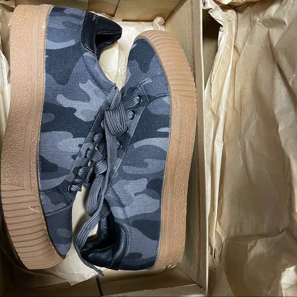 Vintage Havana Limited Printed Sneakers - Picture 2 of 8